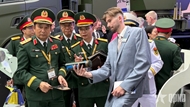 Sr. Lt. Gen. Phung Si Tan attends DSEI 2025 in U.K.